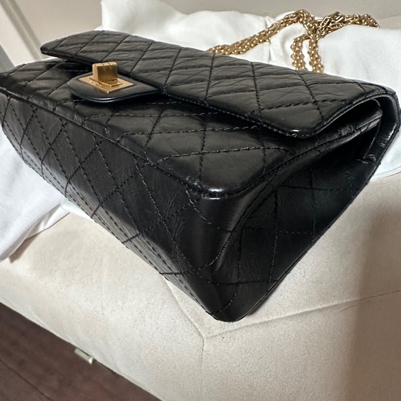 Authentic Chanel 255 - Picture 7 of 12